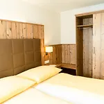 Strattnerhof Отель Frankenburg am Hausruck